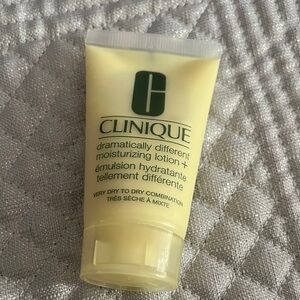 Clinique Dramatically Different Moisturizing Lotion - Cream unopened